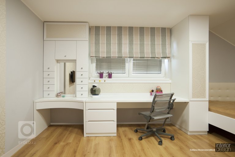 Realizace dětského pokoje pro 10 letou holčičku, která závodně tancuje. Tuto realizaci jsme udělali přesně podle našeho návrhu.
