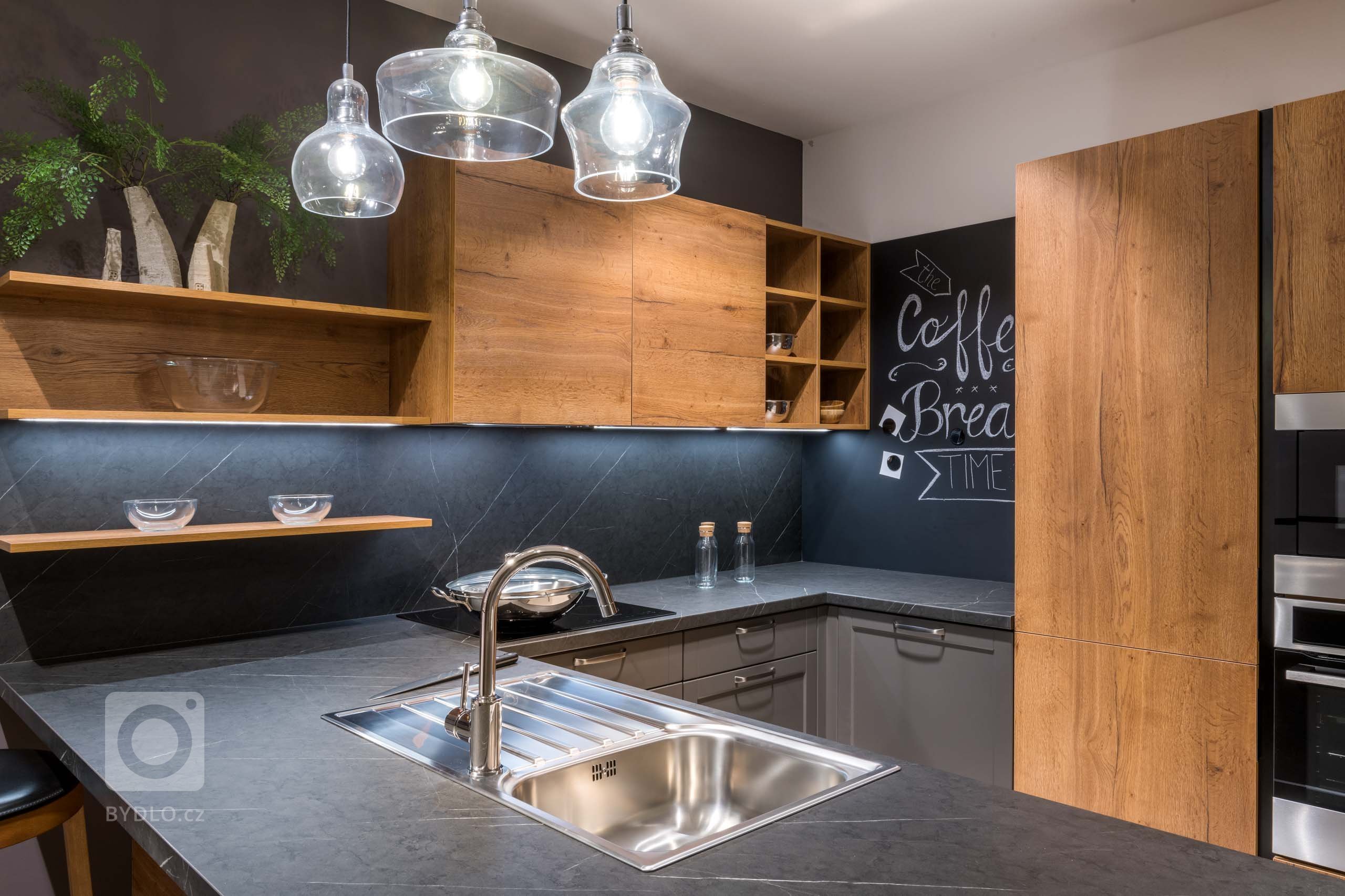 Novinka, skvělá na pohled i na provoz. Kuchyně COGNAC vyrobena novou technologií synchronního póru.

Dub Straight Cognac
DŘEVĚNÝ DEKOR &ndash; LAMINO

…