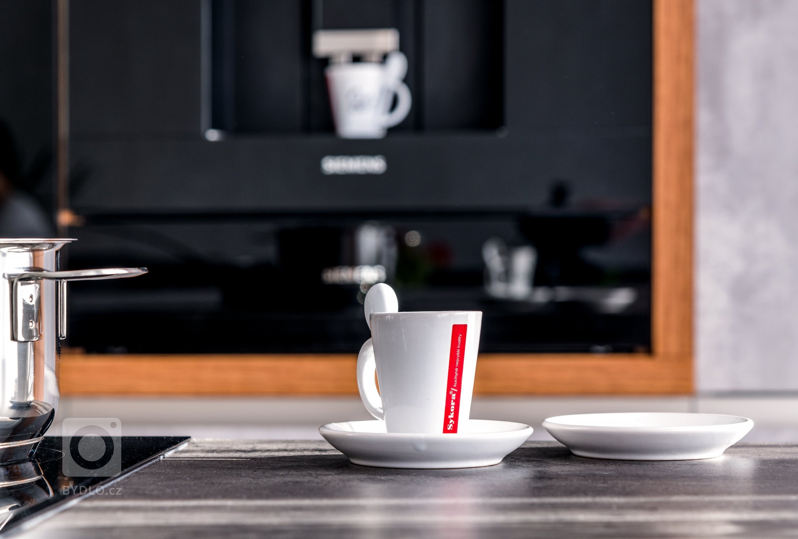 Kuchyňská linka v barvě betonu podtrhne originalitu Vašeho domova. Je skvělým prostředkem k docílení architektonické svéráznosti a navíc dokáže potlačit…