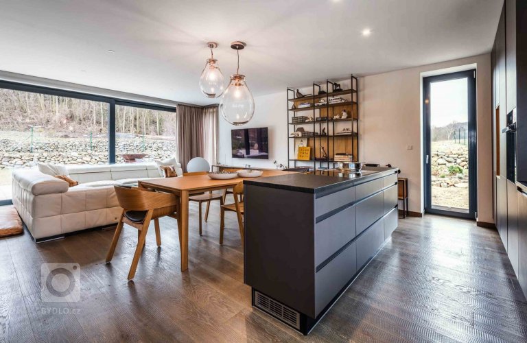 add picture to album