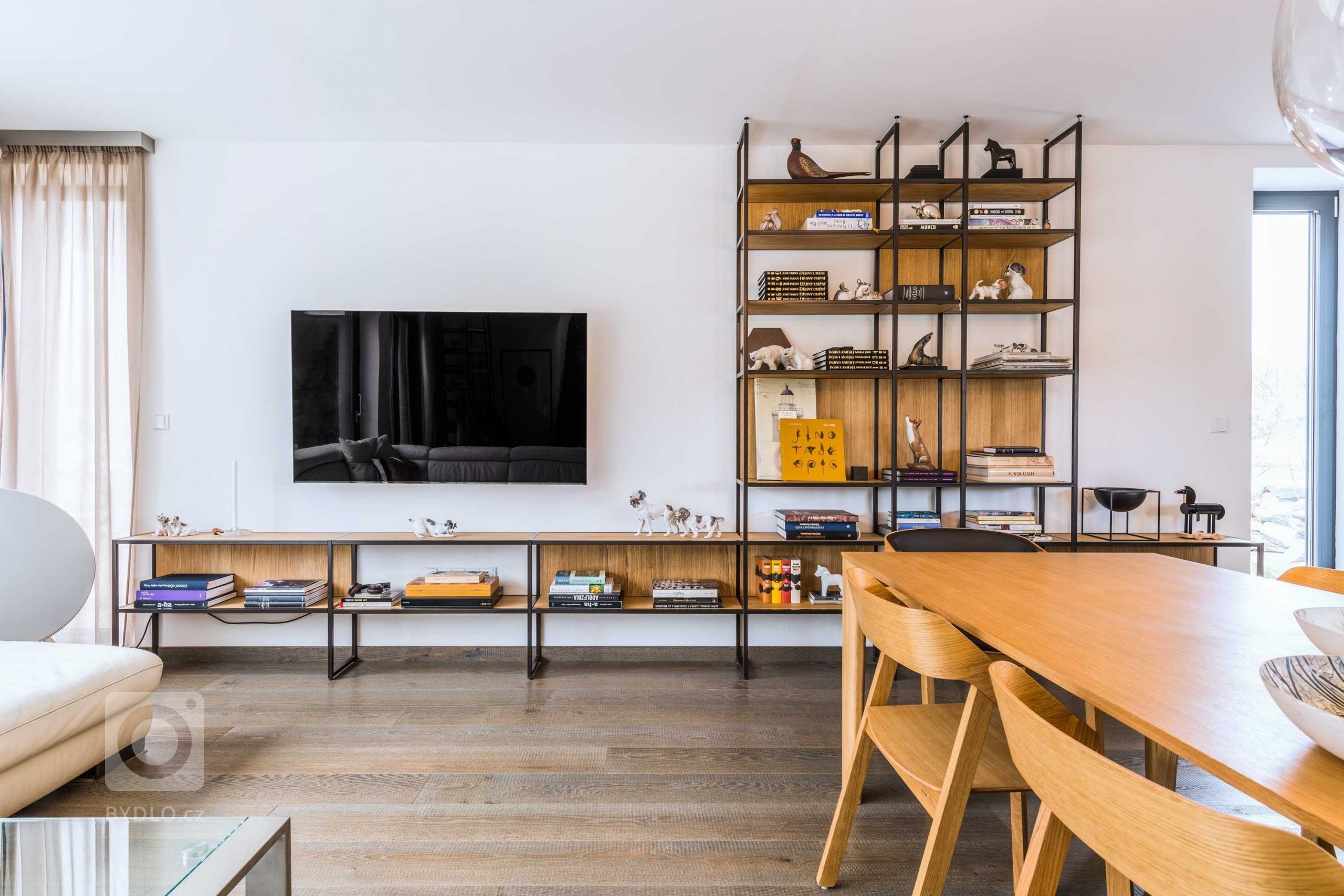 Překrásná kuchyň, kde jsou využity nejnovější materiály a funkce, kladoucí důraz na ergonomii. V této kuchyni je efektivně využitý prostor, zvolené skříňky…