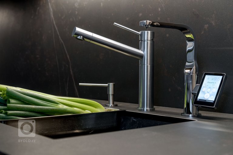 add picture to album