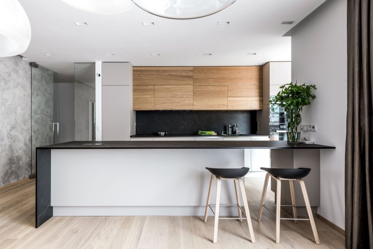 Prostor sdíleného požitku i místo pro seberealizaci. Kuchyně Exclusive Kasmir Evermatt má od stropu až k podlaze vše, aby uspokojila jakékoli přání svých…