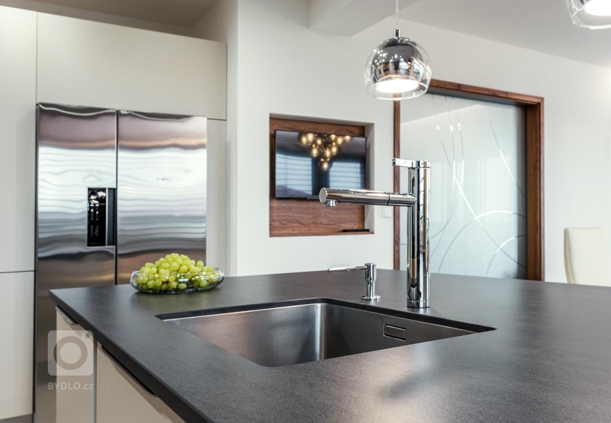 Představujeme kuchyni pro život na vysoké noze. Všichni členové rodiny jsou vyšších postav a tak vyžadovali sestavu na zvednutém soklu, která jim zajistí…