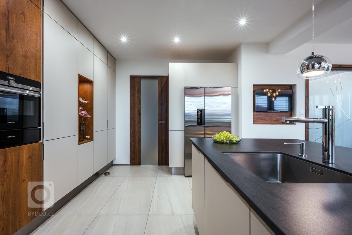 Představujeme kuchyni pro život na vysoké noze. Všichni členové rodiny jsou vyšších postav a tak vyžadovali sestavu na zvednutém soklu, která jim zajistí…