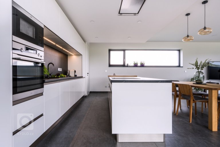 add picture to album