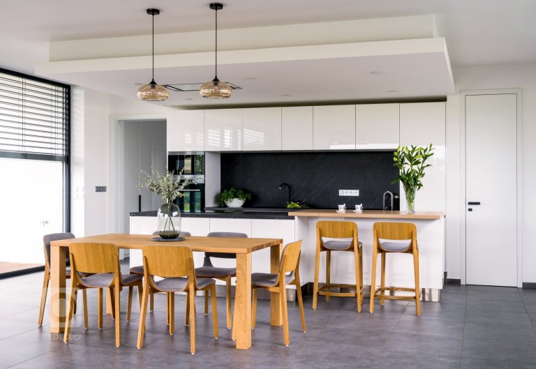 add picture to album