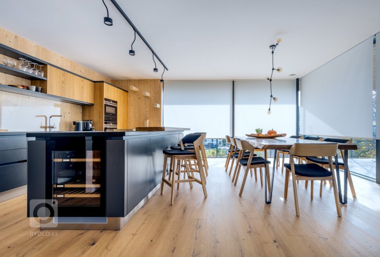 add picture to album