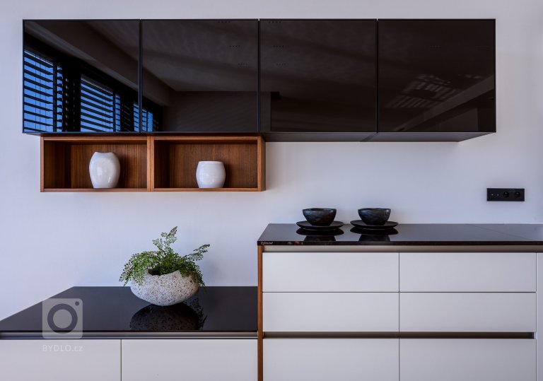 add picture to album