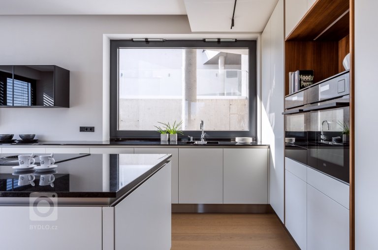 add picture to album