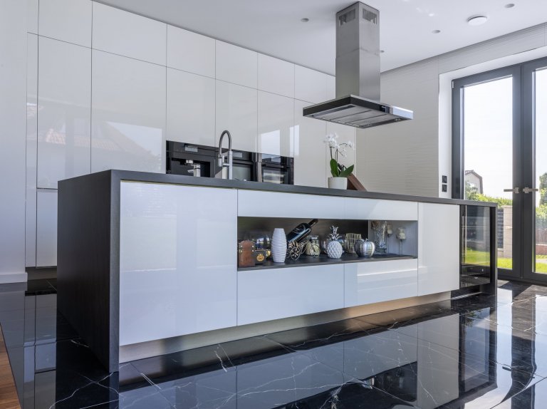 Špičkový vzhled, luxusní materiály a všudypřítomná elegance.