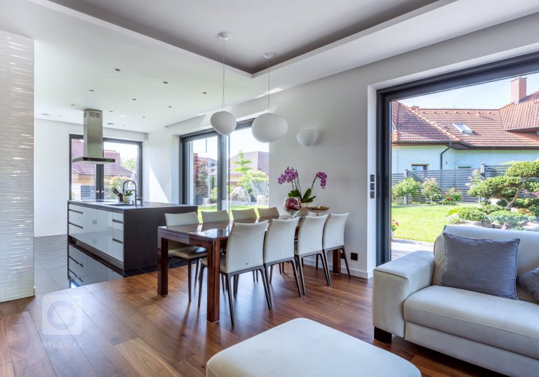 add picture to album