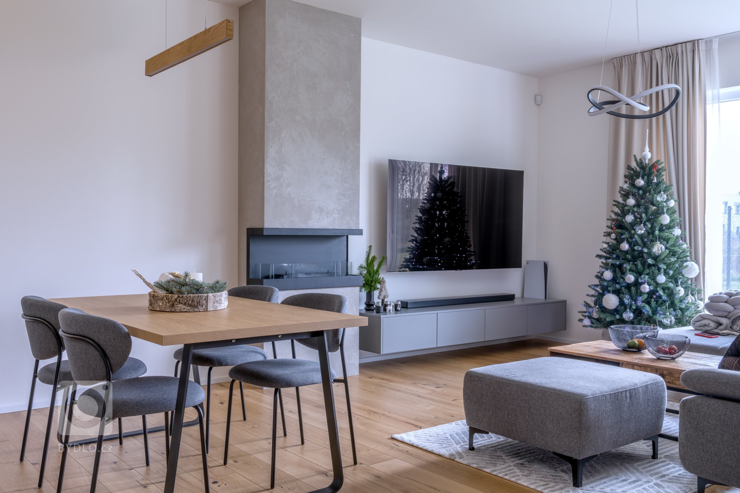 KDYŽ ŠEDIVÁ ROZJASNÍ NEJEN VÁŠ DEN&nbsp;

Barvy jsou kouzelným elixírem, který dokáže v mžiku proměnit naši náladu nebo přepnout atmosféru místa. Všichni známe…