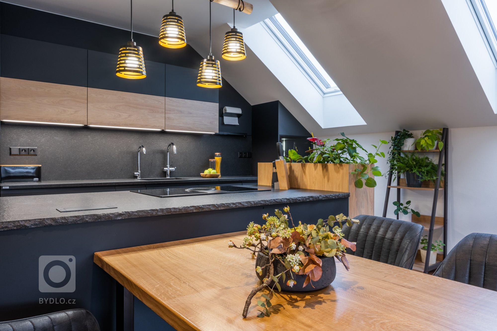 Nejlepší design má vždy pevné základy&nbsp;

Žula. Pevná, krásná, trvalá. Málokterý materiál v sobě tak výrazně a zároveň přirozeně spojuje kouzlo podmanivého…