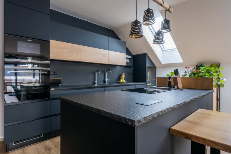 Nejlepší design má vždy pevné základy&nbsp;

Žula. Pevná, krásná, trvalá. Málokterý materiál v sobě tak výrazně a zároveň přirozeně spojuje kouzlo podmanivého…