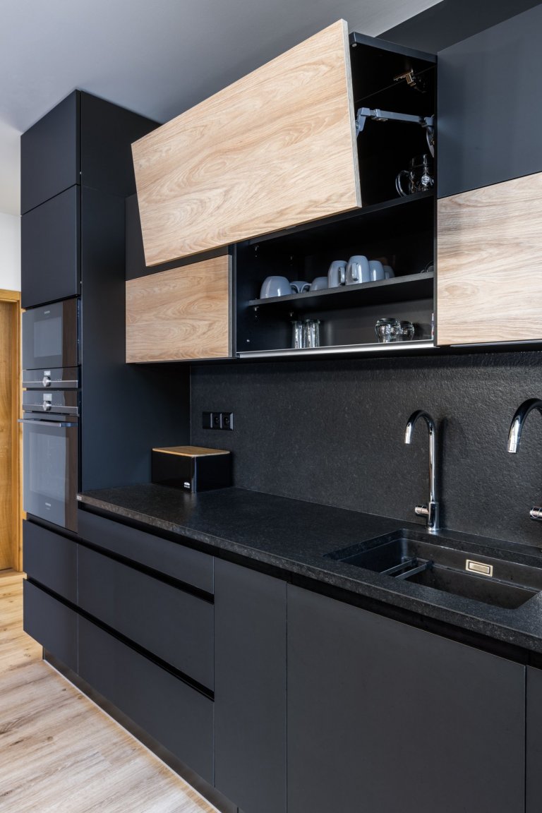Nejlepší design má vždy pevné základy&nbsp;

Žula. Pevná, krásná, trvalá. Málokterý materiál v sobě tak výrazně a zároveň přirozeně spojuje kouzlo podmanivého…