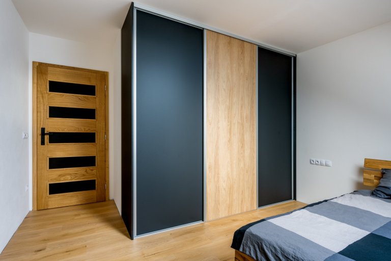 Nejlepší design má vždy pevné základy&nbsp;

Žula. Pevná, krásná, trvalá. Málokterý materiál v sobě tak výrazně a zároveň přirozeně spojuje kouzlo podmanivého…