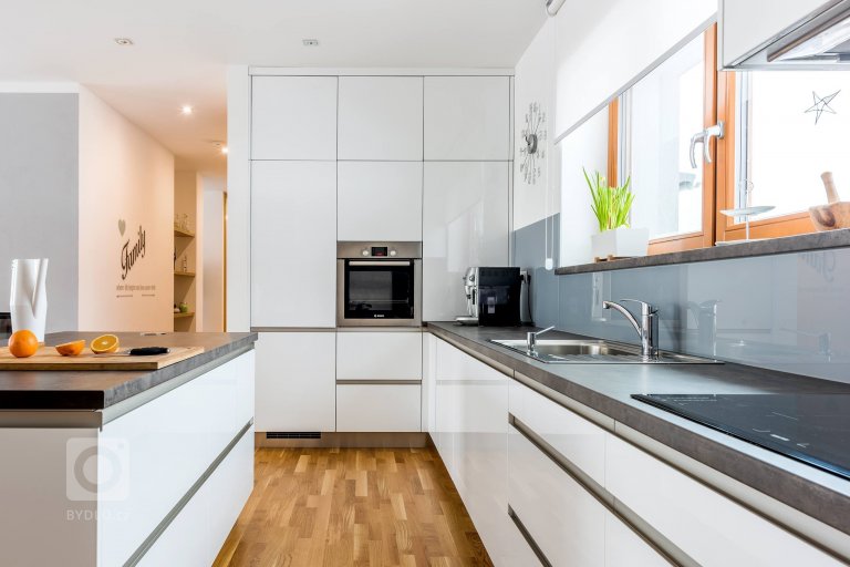 add picture to album