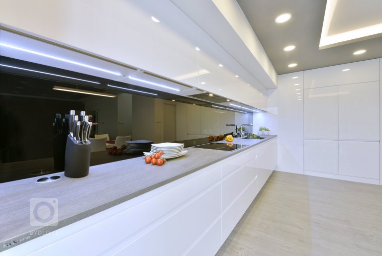 add picture to album