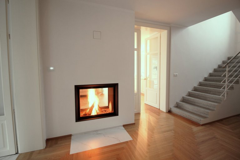 Když je krbem vidět skrz