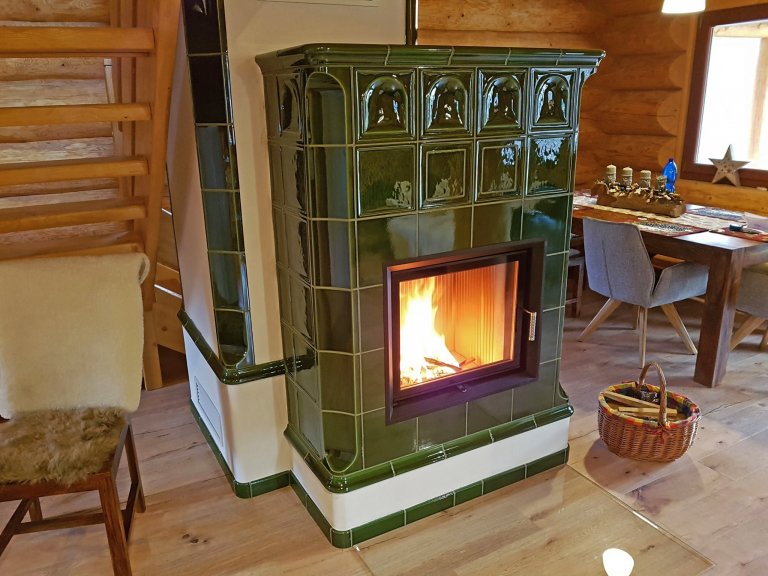 Když už si pořídíte pro rodinné bydlení srub, budete nejspíš romantik. A opravdový romantik se chce přitulit. K partnerce nebo partnerovi, k domácímu…