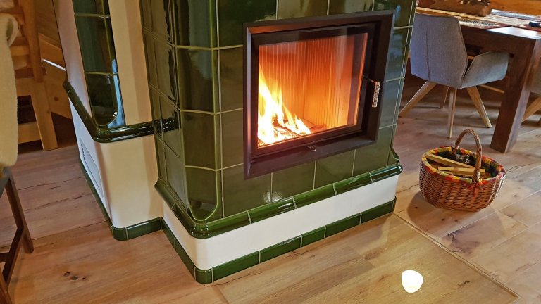 Když už si pořídíte pro rodinné bydlení srub, budete nejspíš romantik. A opravdový romantik se chce přitulit. K partnerce nebo partnerovi, k domácímu…