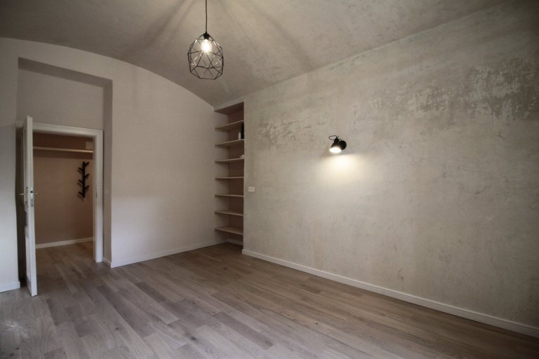 Představuji vám vlastní ateliér, který vznikl kompletní rekonstrukcí velmi neutěšeného prostoru v suterénu činžovního domu z počátku 20.století. Záměrem bylo…