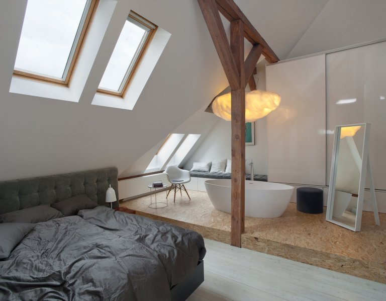 Loft, ve kterém najdete původní staré trámy