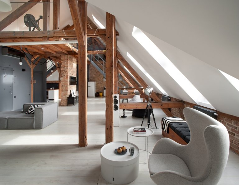 Loft, ve kterém najdete původní staré trámy