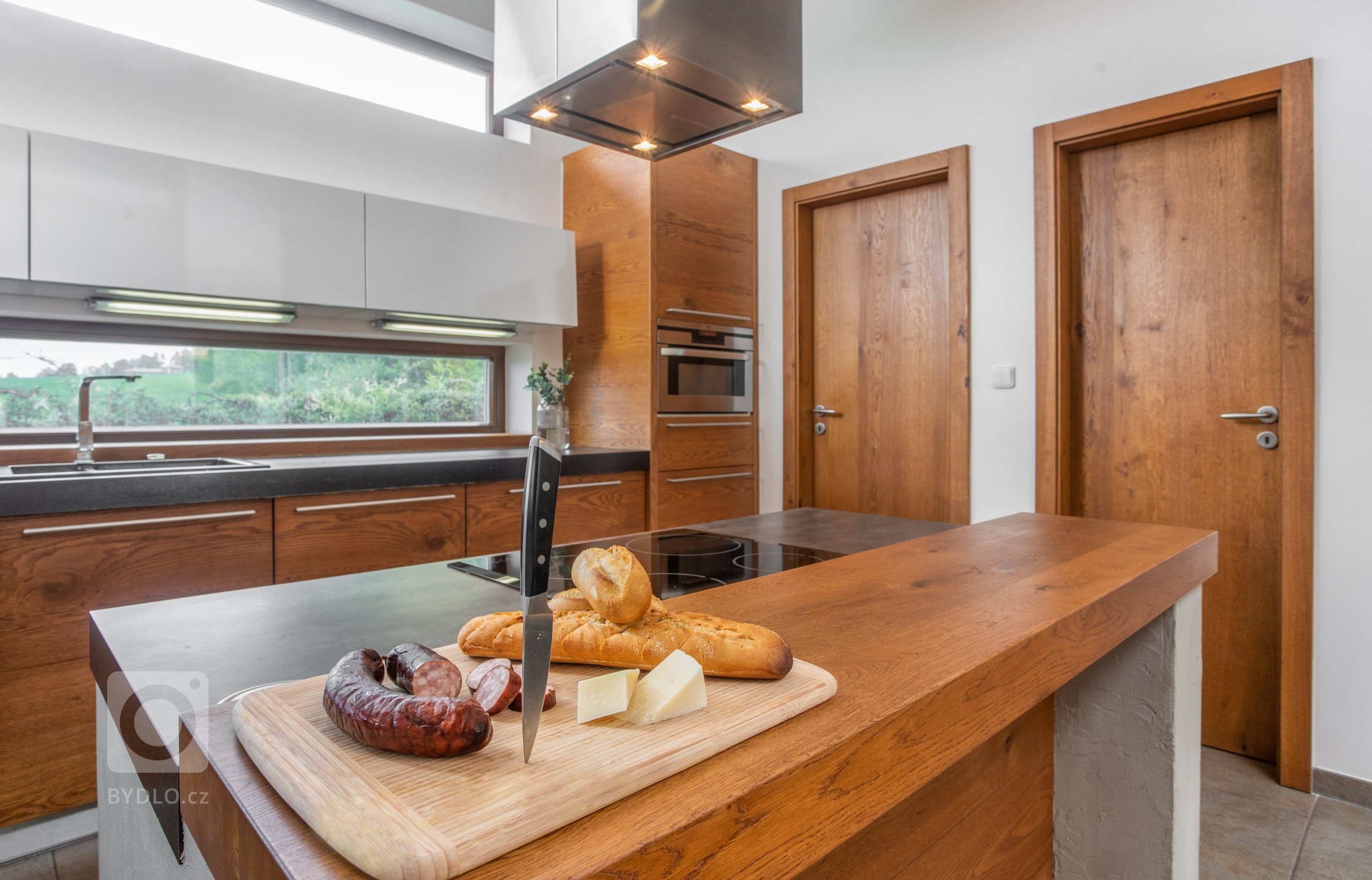 Dům Vás uchvátí svou atmosférou a jedinečností. Koncept domu navrhli a vybavili majitelé tak, aby byl designově jednotný, vzdušný, v souladu s okolím a byl…