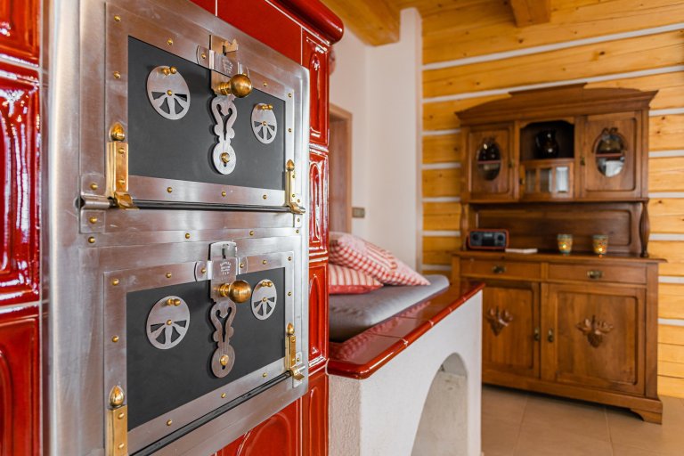 Nachází se pod posvátným místem Keltů - vrchem Kozákov. Je postavena dle tradičních postupů s maximálním ohledem na životní prostředí, moderní trendy a pohodu.…