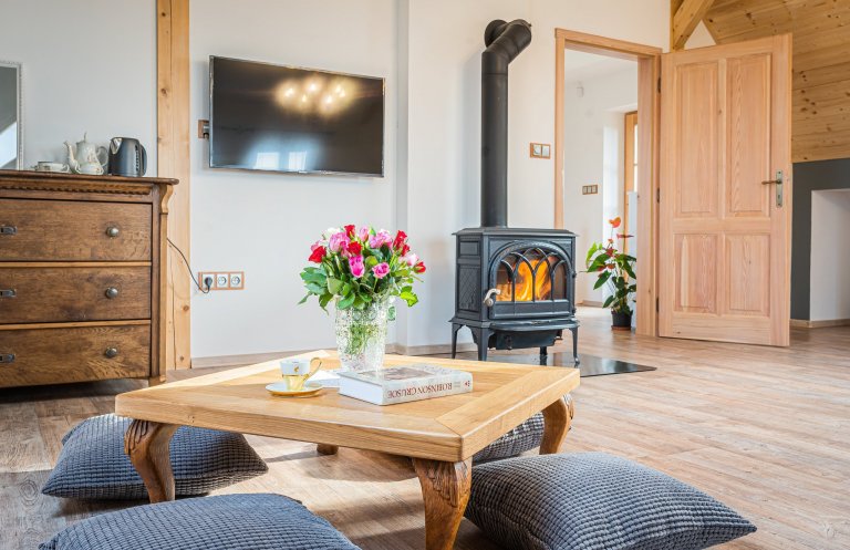 Nachází se pod posvátným místem Keltů - vrchem Kozákov. Je postavena dle tradičních postupů s maximálním ohledem na životní prostředí, moderní trendy a pohodu.…