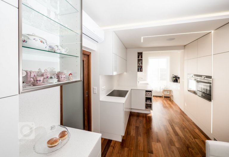 add picture to album