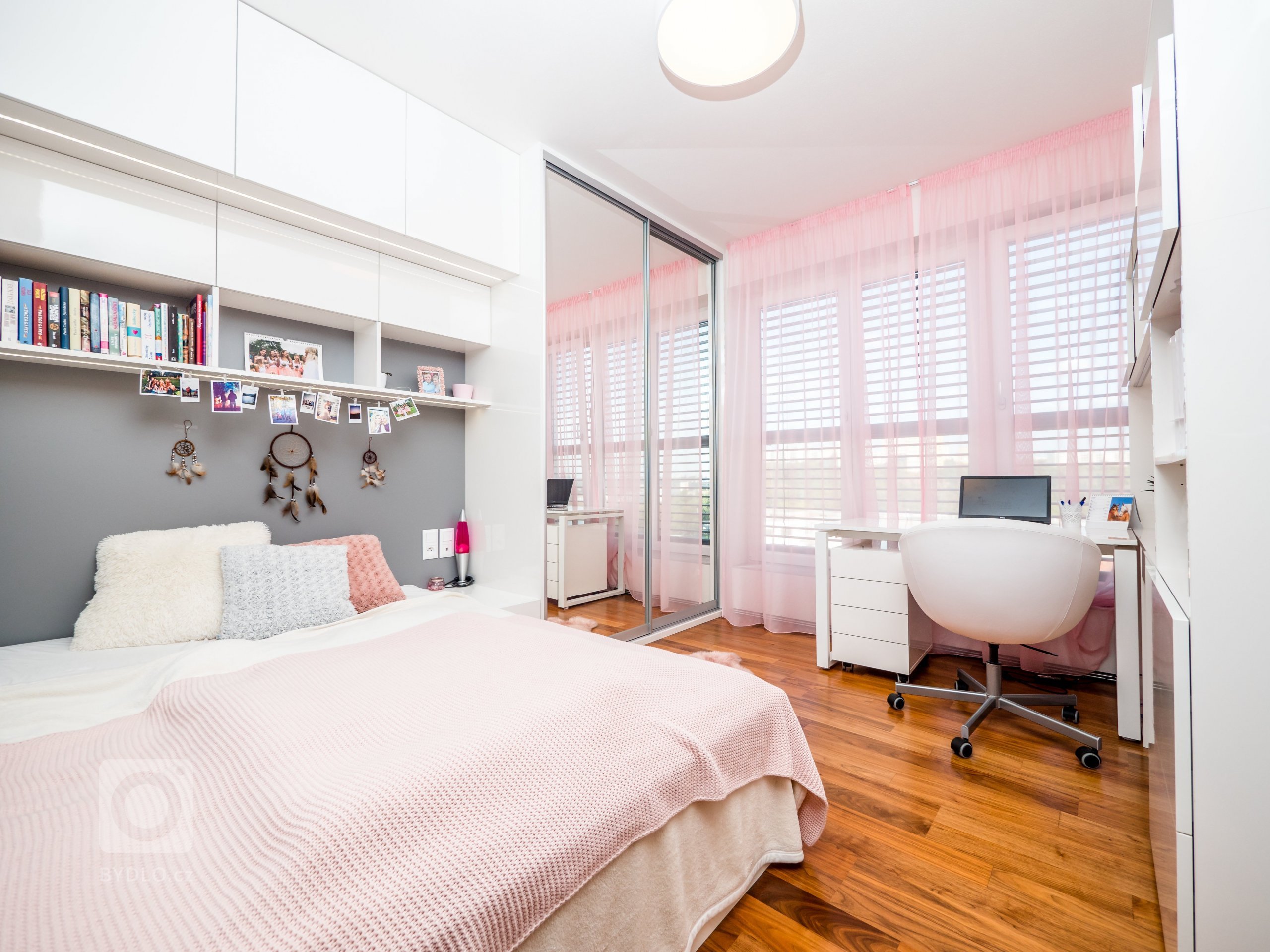 &nbsp;

Tento projekt je snad jedna z našich nejdelších realizací interieru. Začal už v dubnu roku 2016 kdy nás oslovili klienti ve fázi rozhodování jestli…