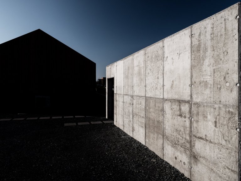 Naše naprostá srdcovka z krásné vinařské oblasti blízko Mikulova. Rodinný dům jsme navrhli v roce 2014 a aktuálně jsou k dořešení ještě interiery a úprava…