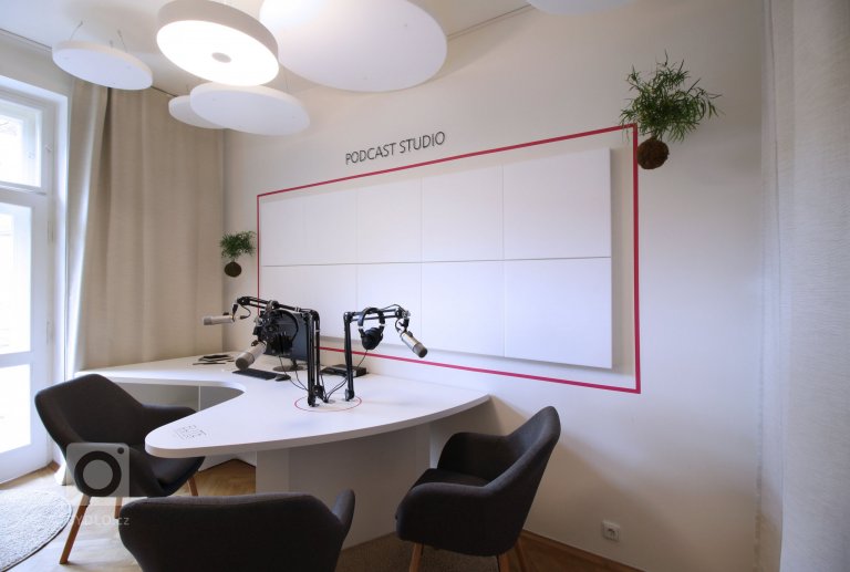 add picture to album