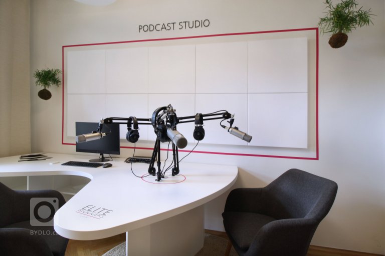 add picture to album