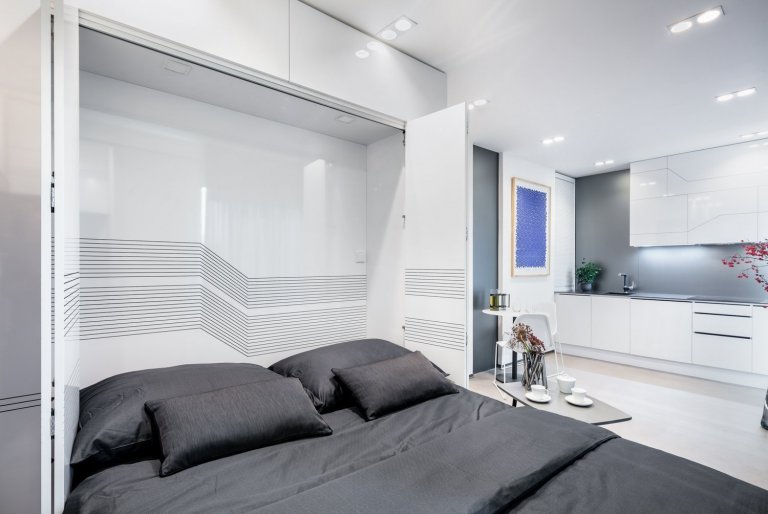 Původně jako investiční byt na krátkodobý pronájem, časem změněno díky zásadní změně v klientově životě na jeho kancelář &quot;koučovací ateliér&quot;.…