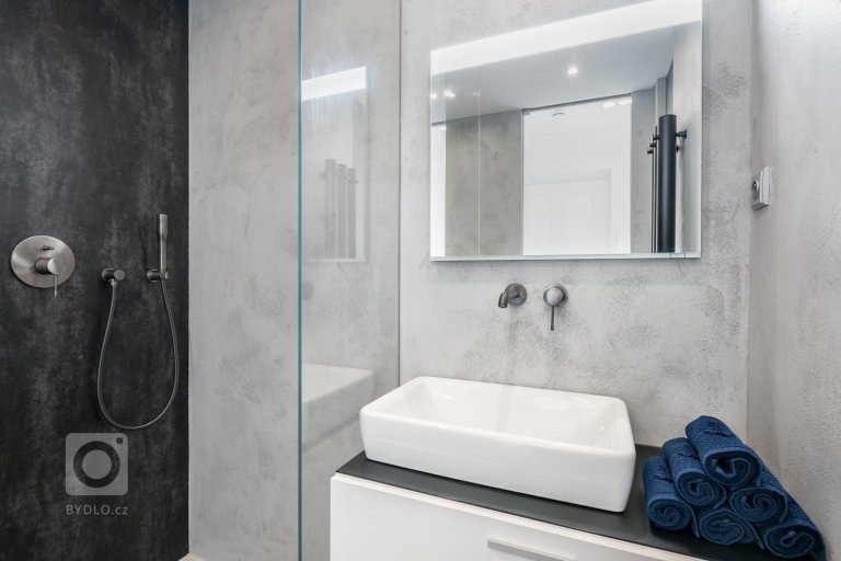 add picture to album