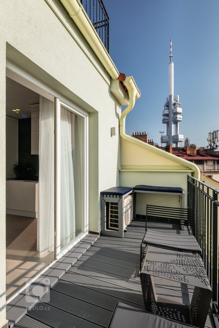 add picture to album