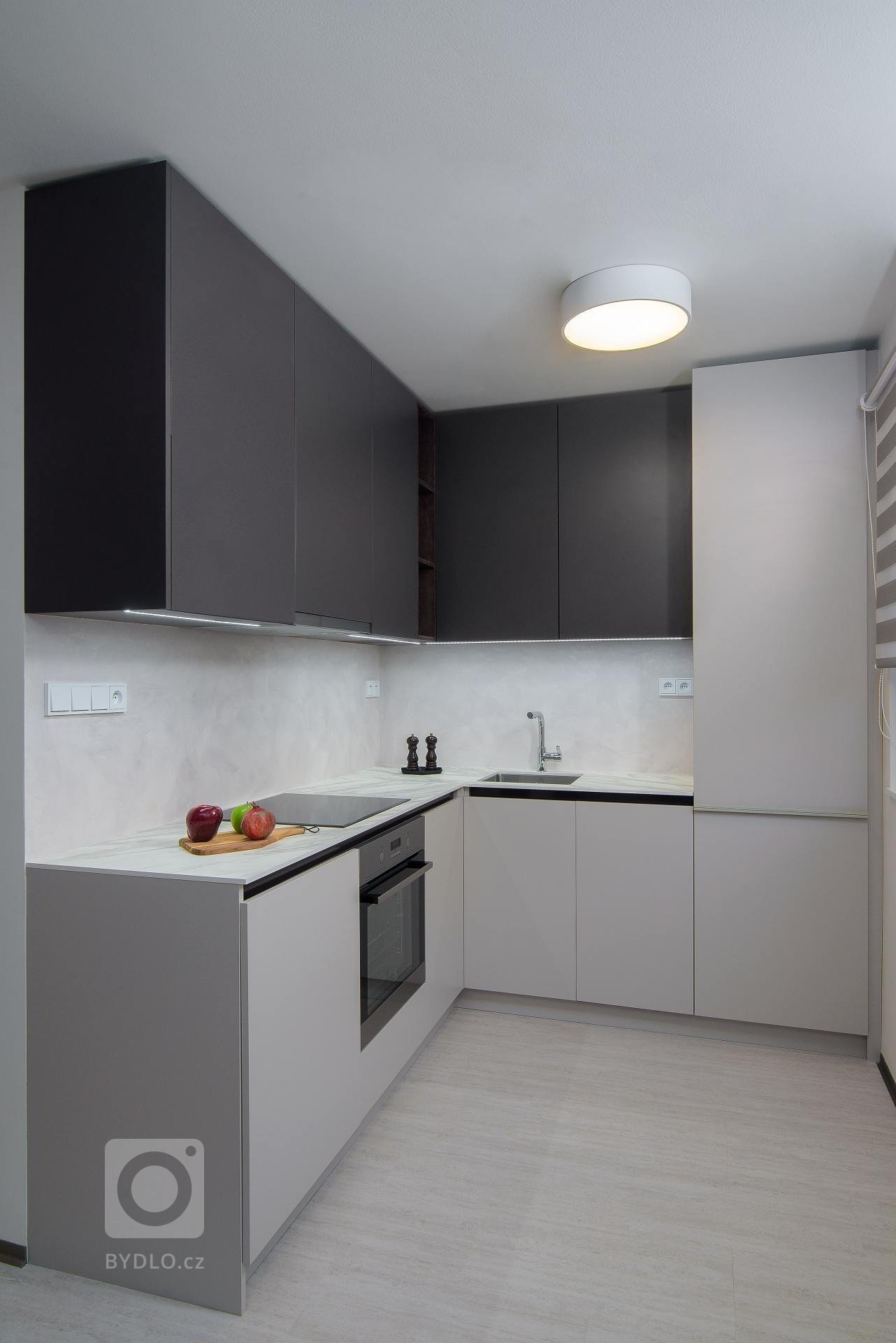 &quot;Chci byt, co bude sloužit mně a ne já jemu&quot; &nbsp;bylo zadání od klientky, paní profesorky matematiky. Byt o velikosti 24 metrů čtverečních byl…