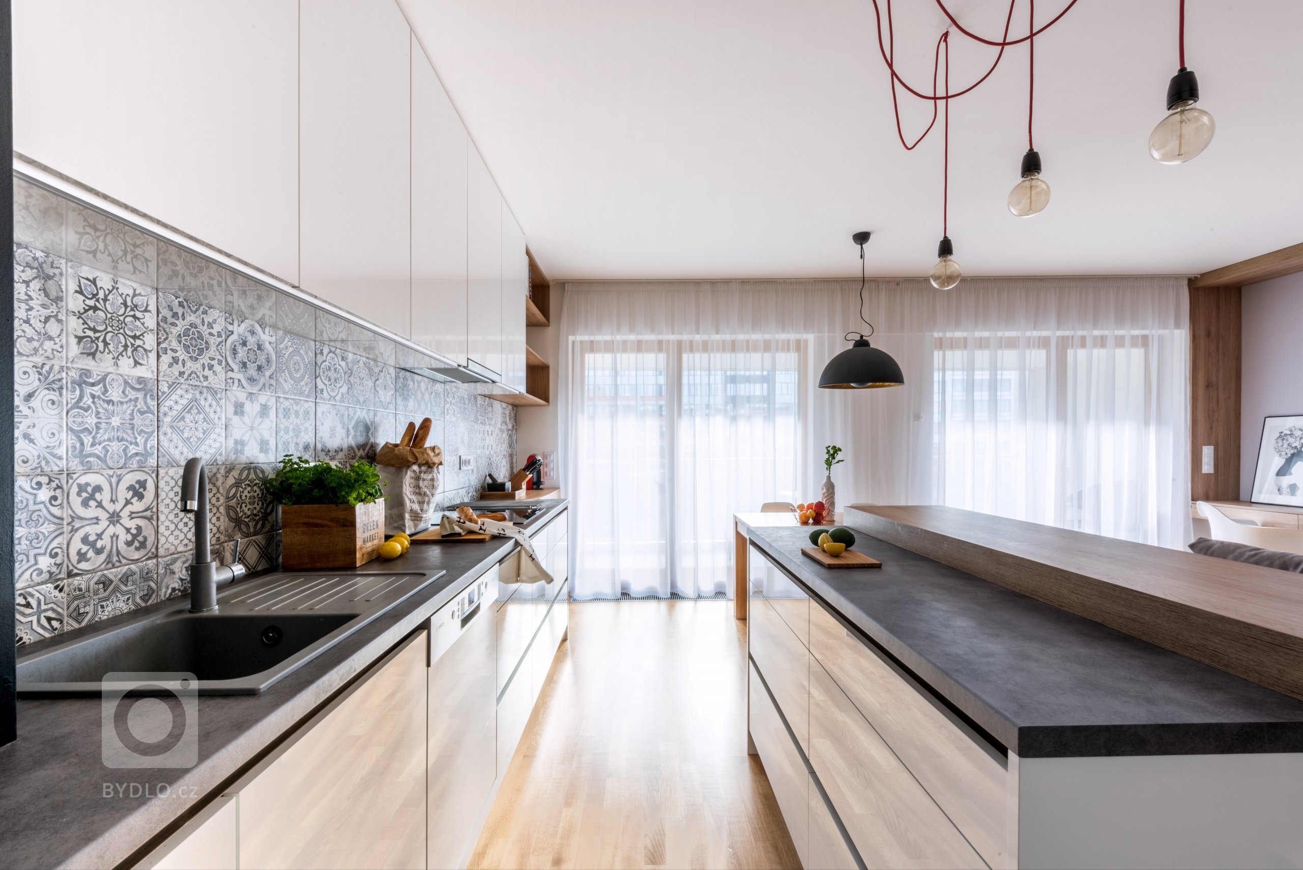 Královské Vinohrady jsou rezidenční čtvrtí se širokými ulicemi plnými elegantních činžovních domů, půvabných kaváren, dobrých restaurací i zeleně. Noblesu této…