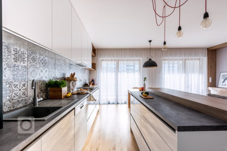 add picture to album