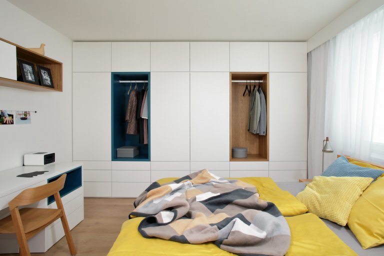 Retro nádech, jak má být! Žádné extra výmysly, jen čistá funkcionalita v pečlivě zvolených barvách a kvalitním provedení. Jak je vidět, v obytném prostoru není…