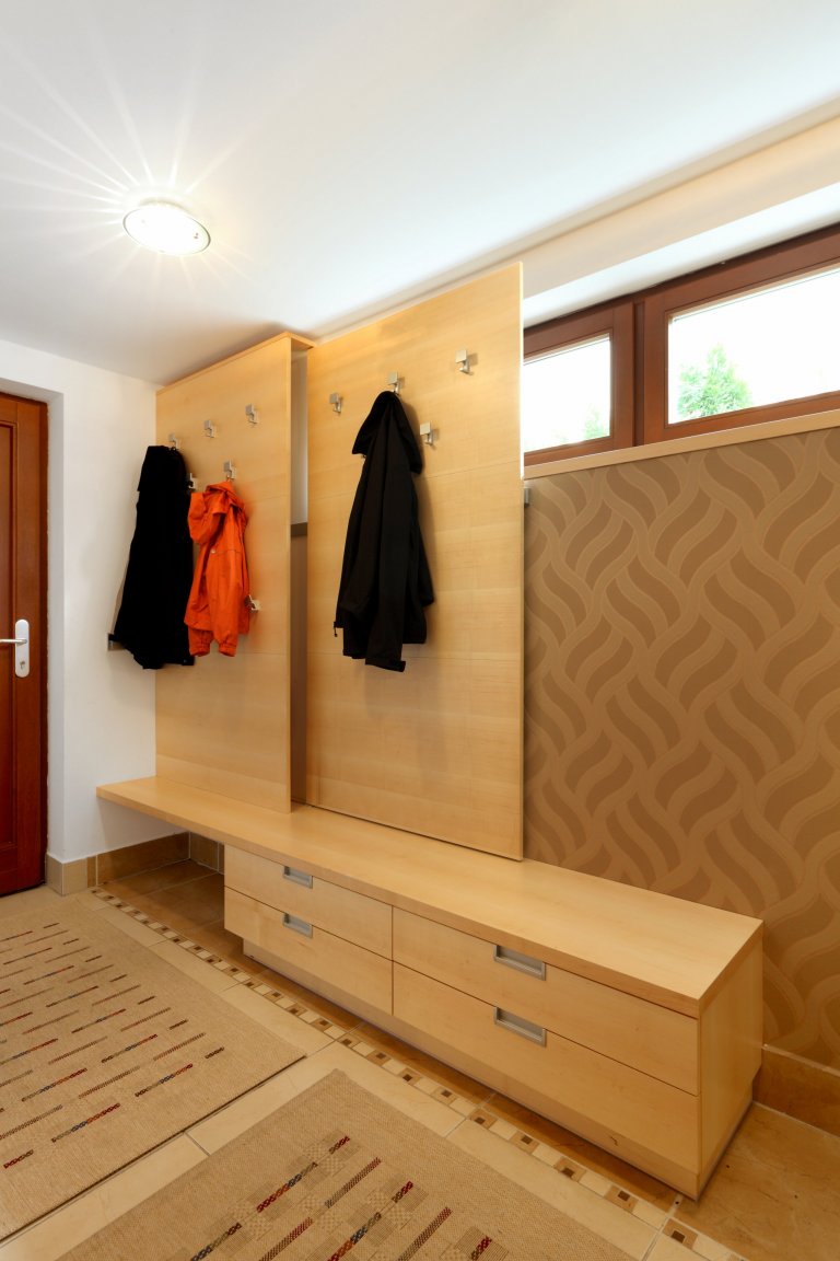 Nenuceně elegantní kuchyně ve světlých barvách, ve které nikdy nebudete nic hledat. Vše má své místo a ani kousíček nevyšel nazmar! Jako příklad můžeme uvést…