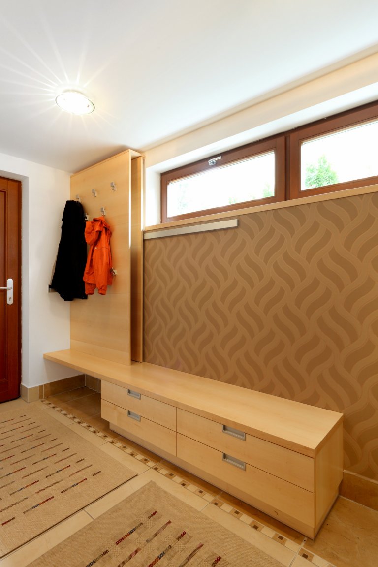 Nenuceně elegantní kuchyně ve světlých barvách, ve které nikdy nebudete nic hledat. Vše má své místo a ani kousíček nevyšel nazmar! Jako příklad můžeme uvést…