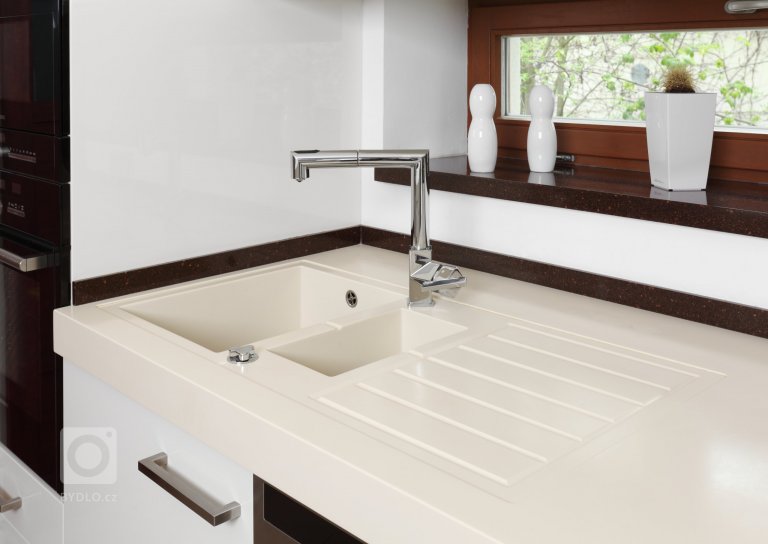 add picture to album