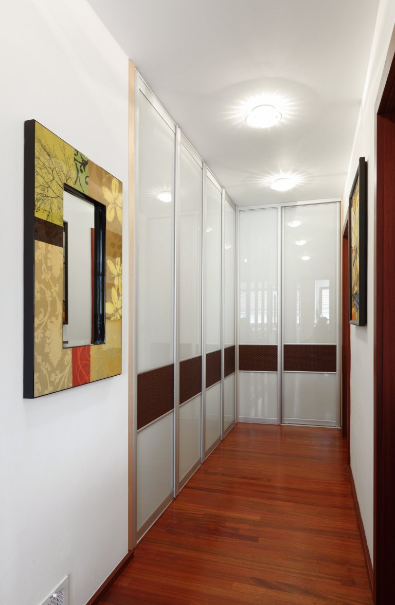 Nenuceně elegantní kuchyně ve světlých barvách, ve které nikdy nebudete nic hledat. Vše má své místo a ani kousíček nevyšel nazmar! Jako příklad můžeme uvést…