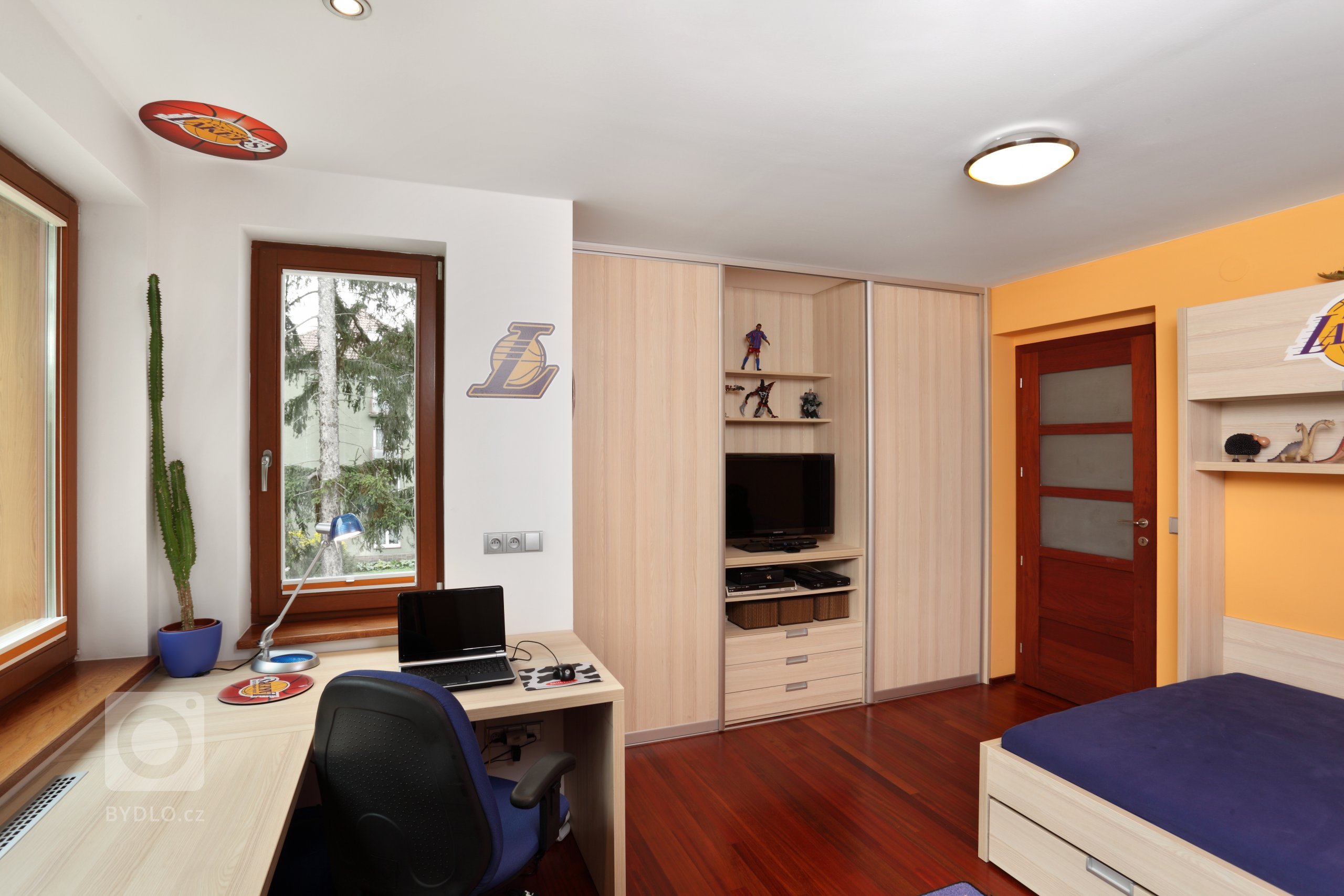 Nenuceně elegantní kuchyně ve světlých barvách, ve které nikdy nebudete nic hledat. Vše má své místo a ani kousíček nevyšel nazmar! Jako příklad můžeme uvést…