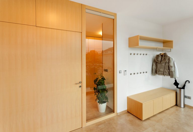 Naprostá dokonalost co se estetiky týče! Pokud máte rádi jednolité, ničím neručené linie, jste na správném místě. Uklidňující tóny světlého kanadského javoru…